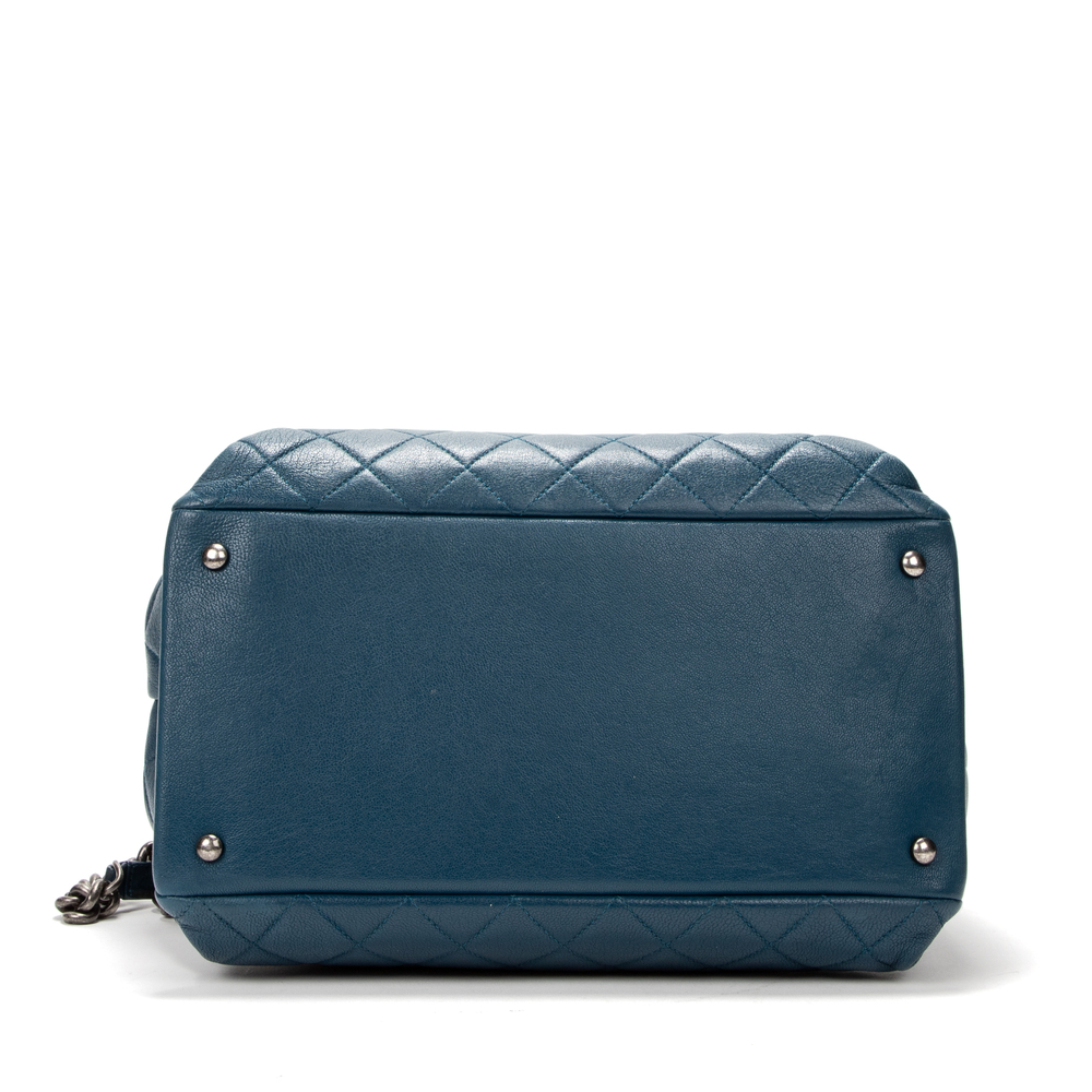 Chanel Shopper - Picture 6 of 8